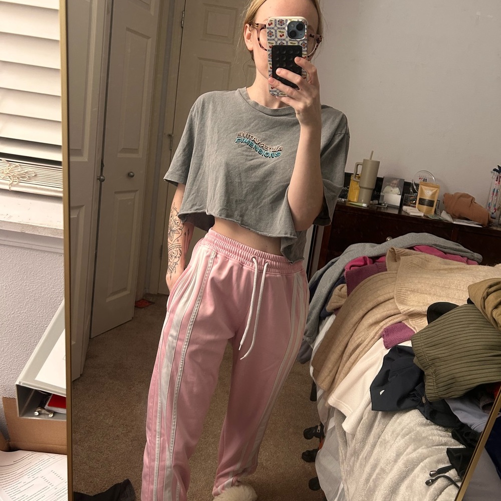 PRETTY LITTLE THING SWEATS - Picture 3 of 5